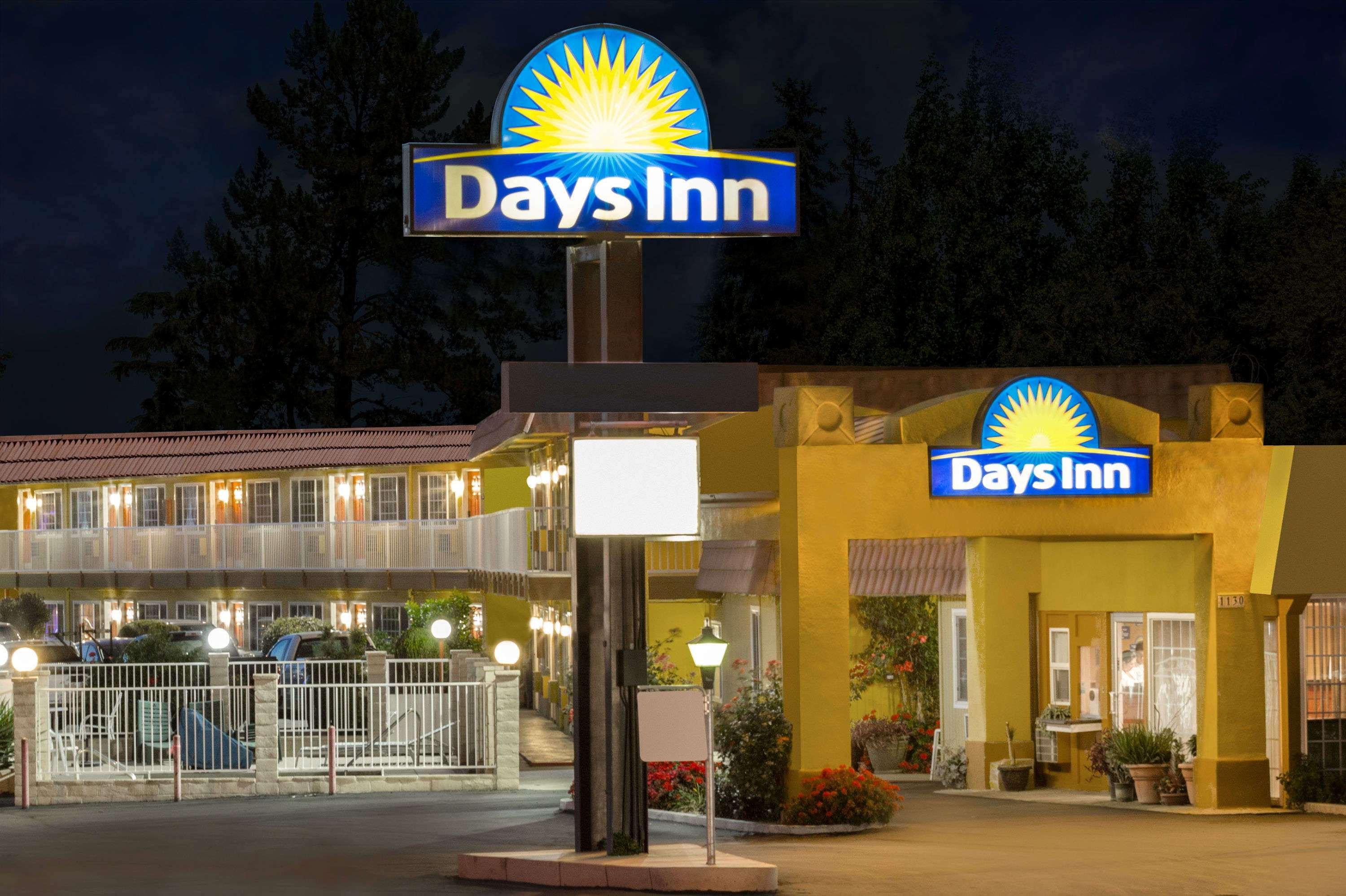 Days Inn By Wyndham คิงซิตี้ ภายนอก รูปภาพ